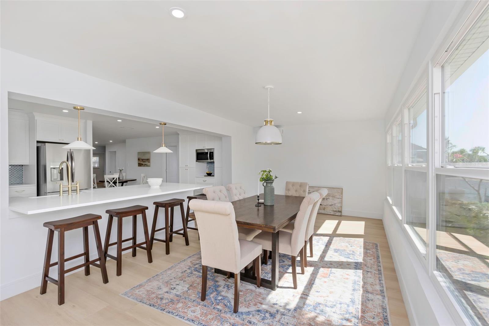 Listing photo id 9 for 6321 Balboa Lane