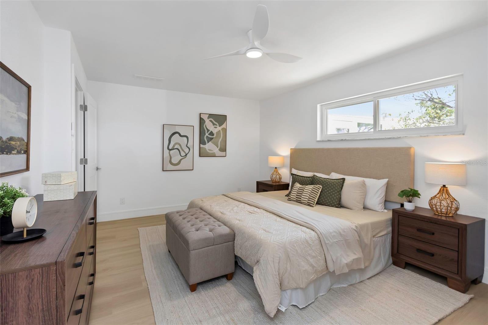 Listing photo id 14 for 6321 Balboa Lane