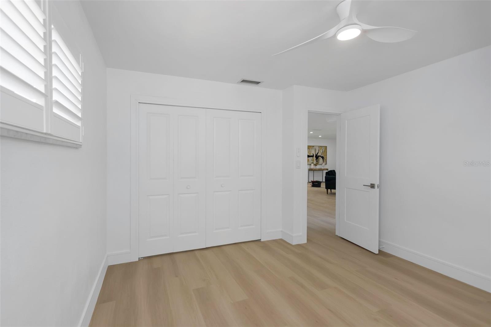 Listing photo id 22 for 6321 Balboa Lane
