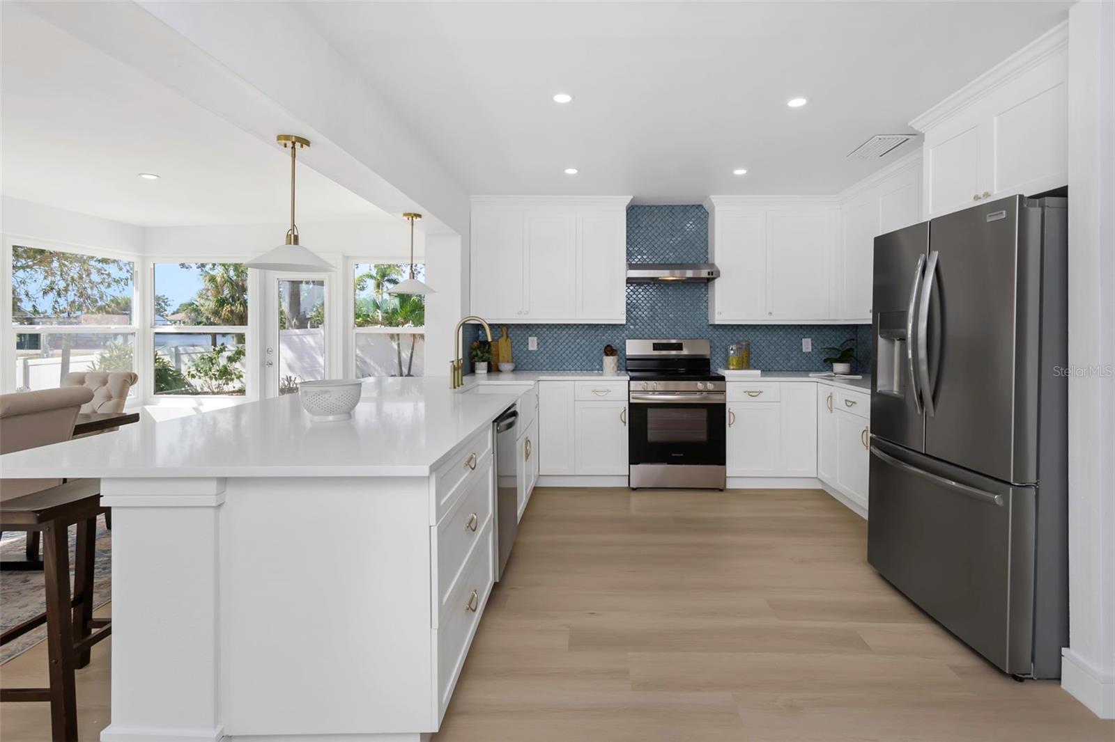 Listing photo id 1 for 6321 Balboa Lane