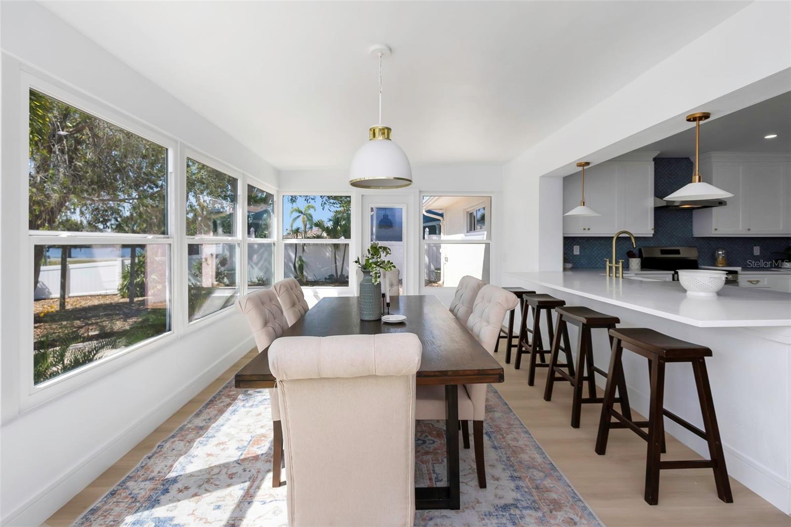 Listing photo id 7 for 6321 Balboa Lane