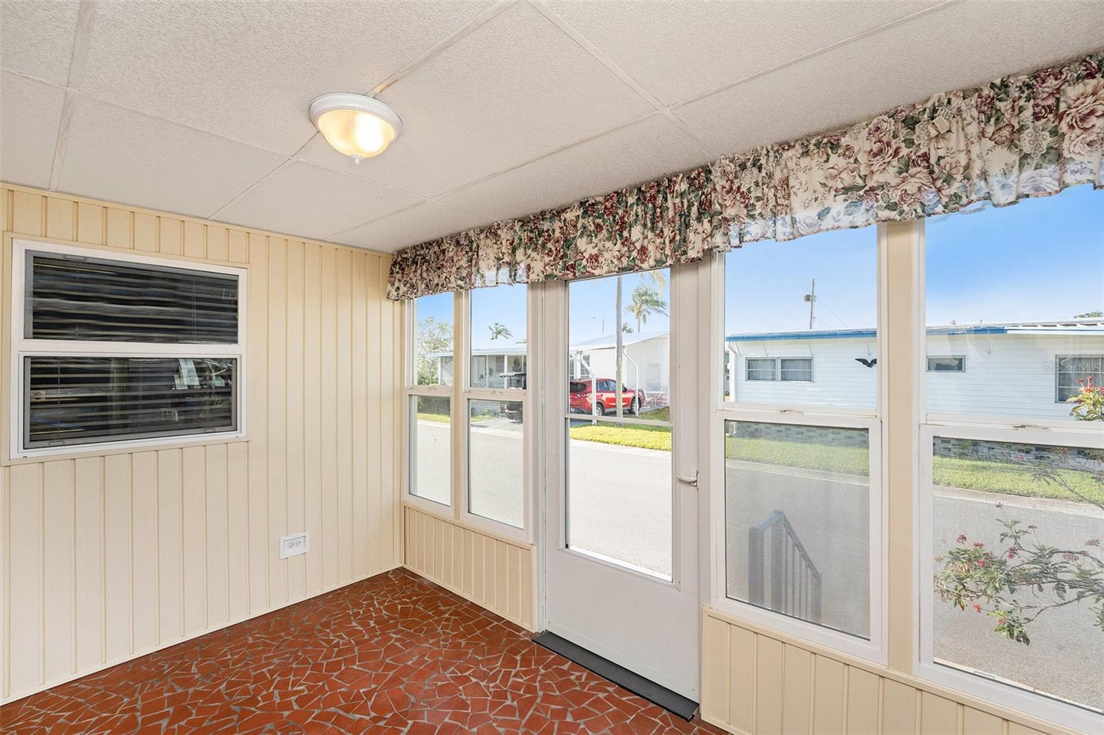 Image 22 of 29 For 34475 Cactus Drive
