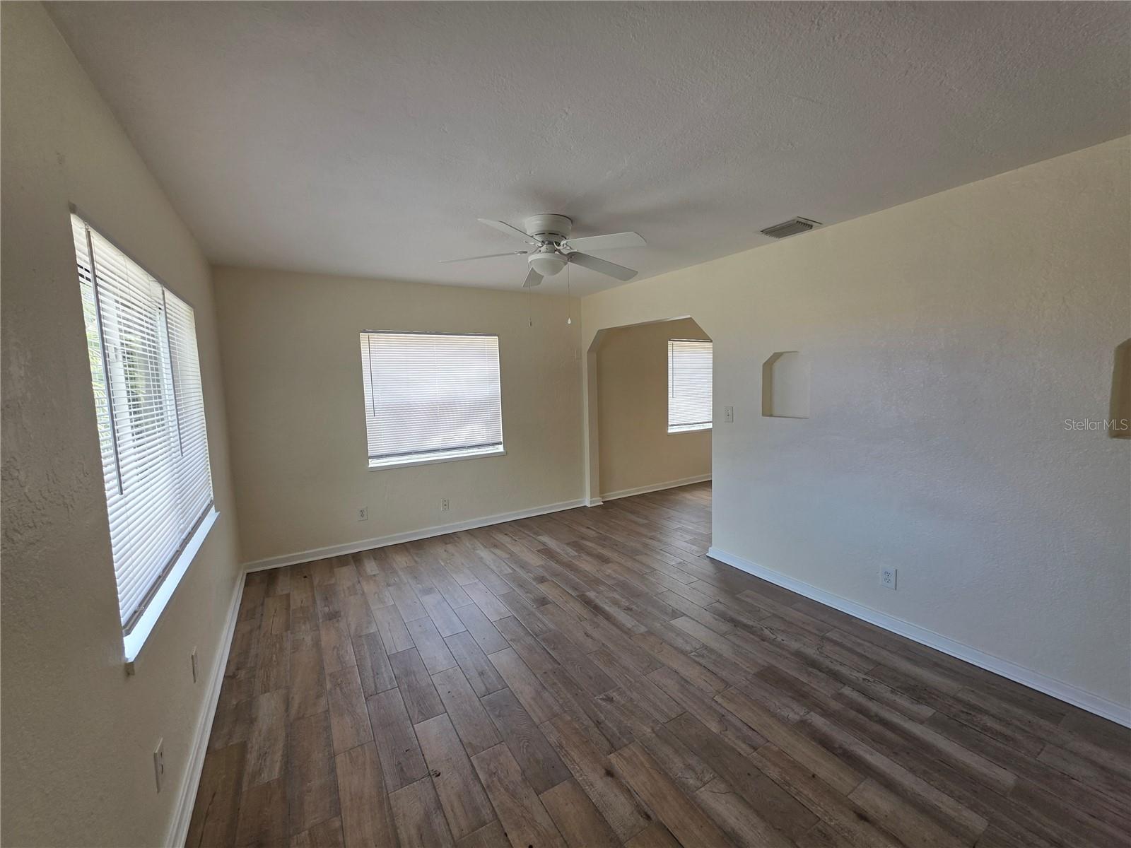 Image 10 of 17 For 718 Paris Avenue S