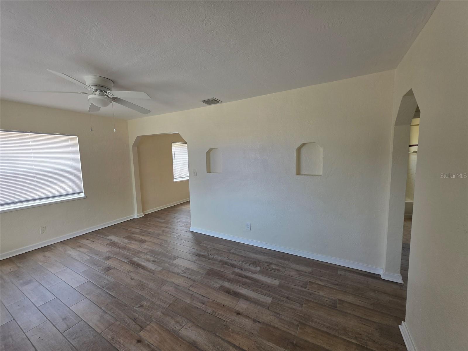 Image 11 of 17 For 718 Paris Avenue S