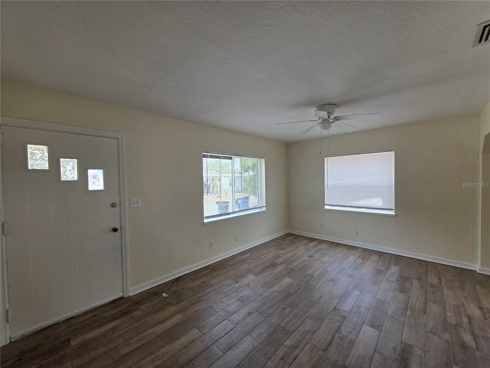 Image 12 of 17 For 718 Paris Avenue S