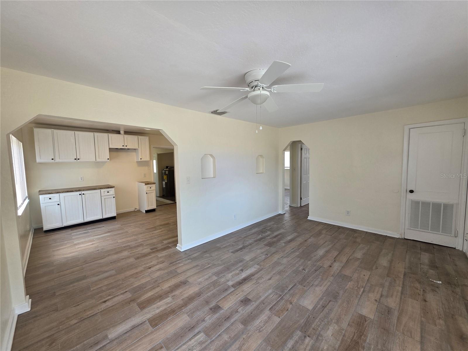 Image 13 of 17 For 718 Paris Avenue S