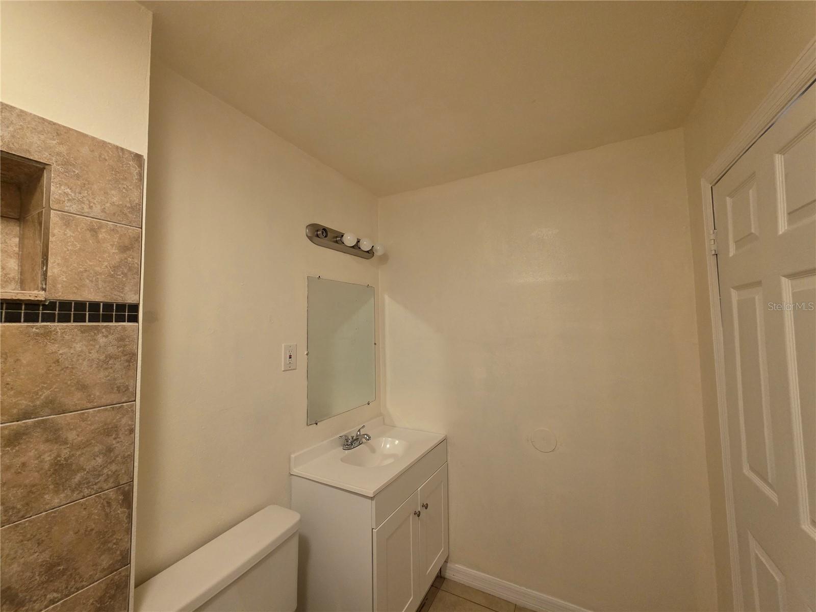 Image 5 of 17 For 718 Paris Avenue S
