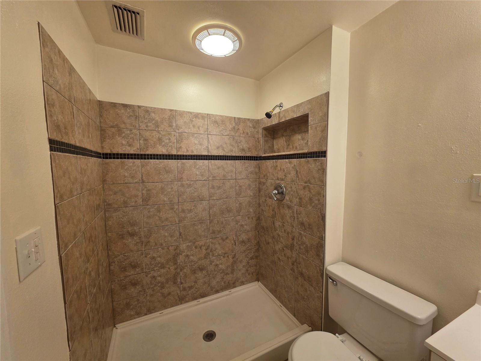 Image 6 of 17 For 718 Paris Avenue S
