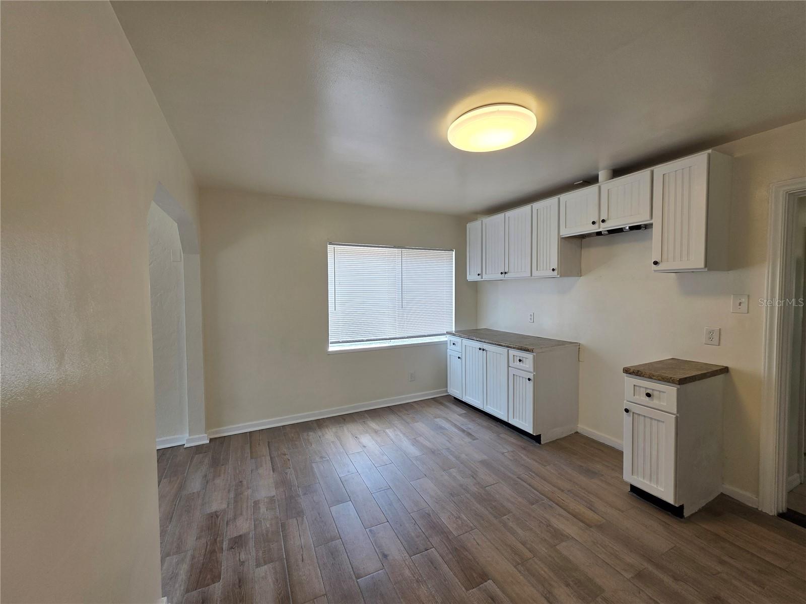 Image 8 of 17 For 718 Paris Avenue S