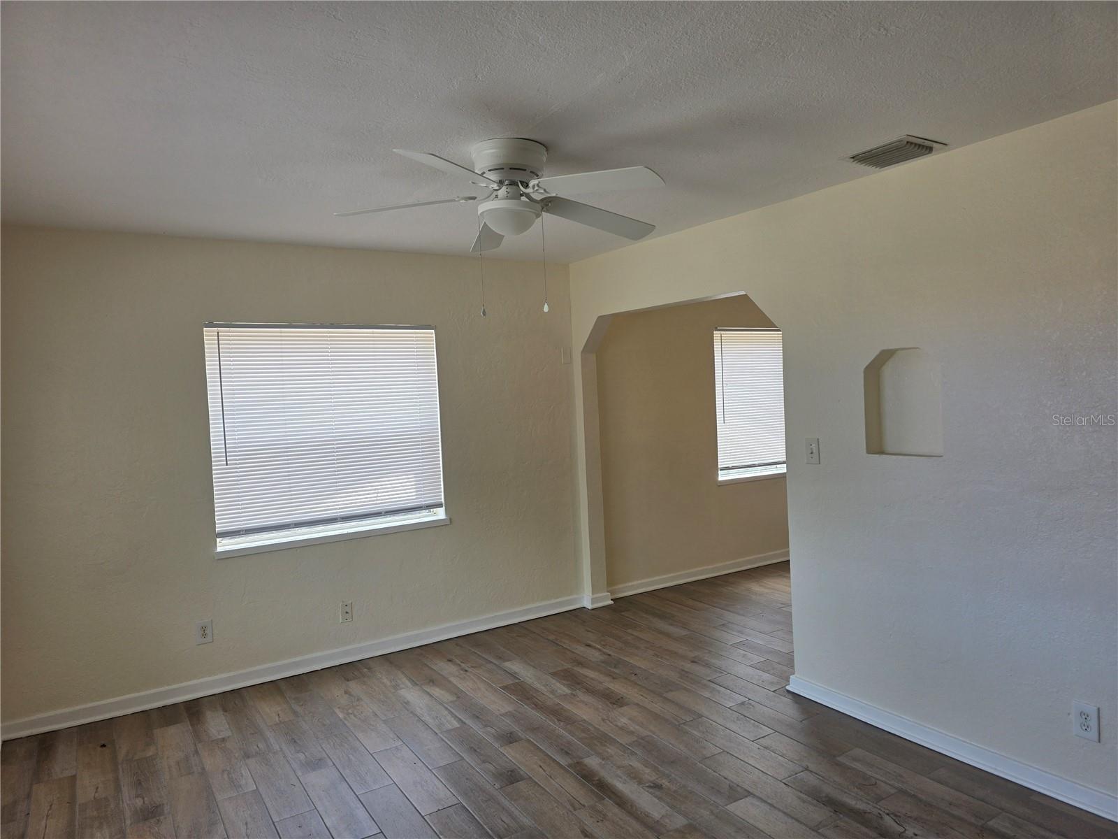 Image 9 of 17 For 718 Paris Avenue S