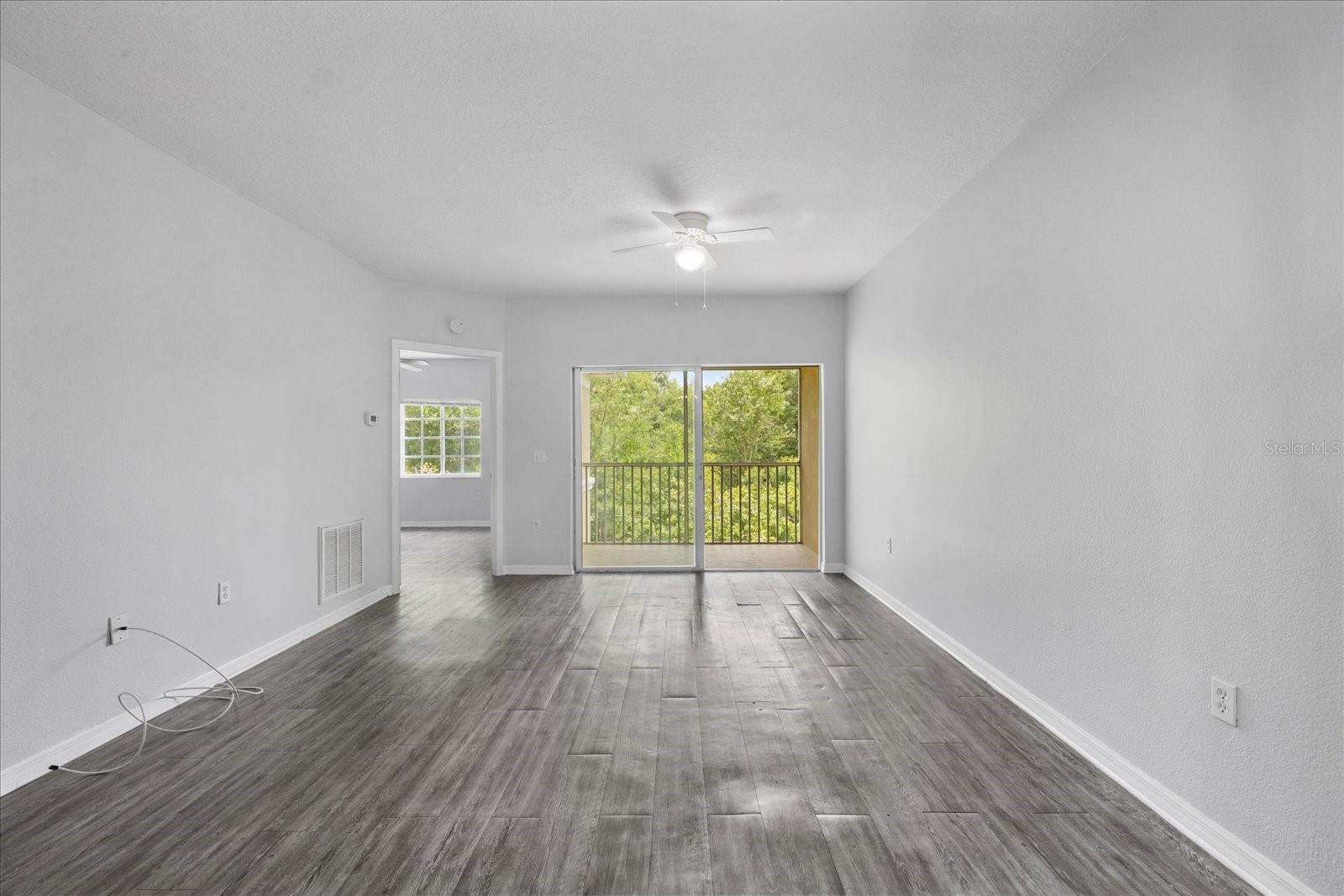 Image 20 of 35 For 9621 Lakedale Way  202
