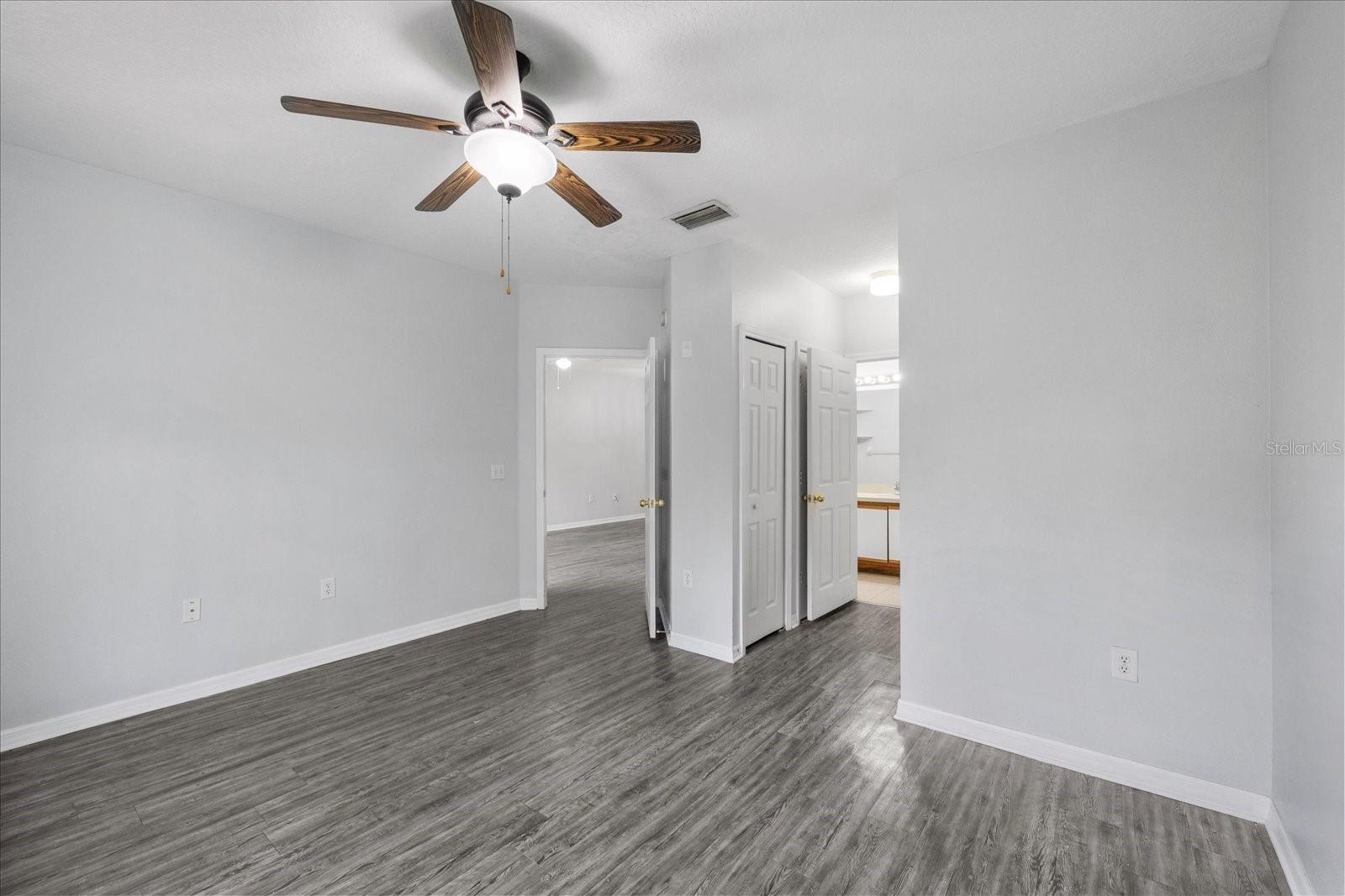 Image 25 of 35 For 9621 Lakedale Way  202