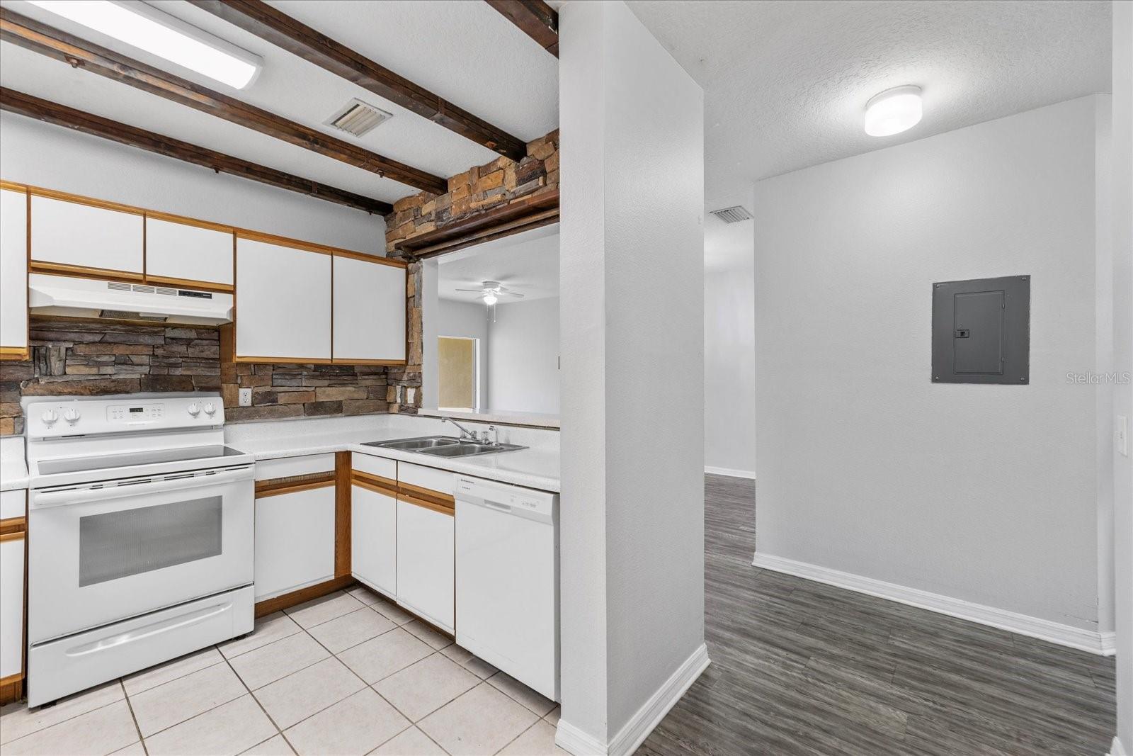 Image 5 of 35 For 9621 Lakedale Way  202