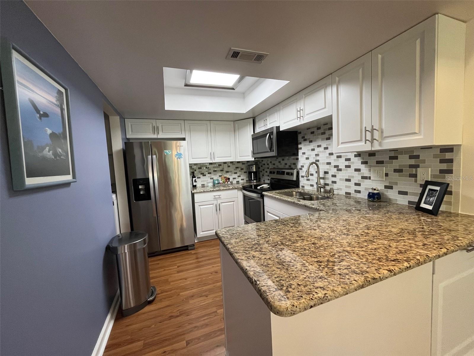 Image 3 of 33 For 404 Lennox Road W 404