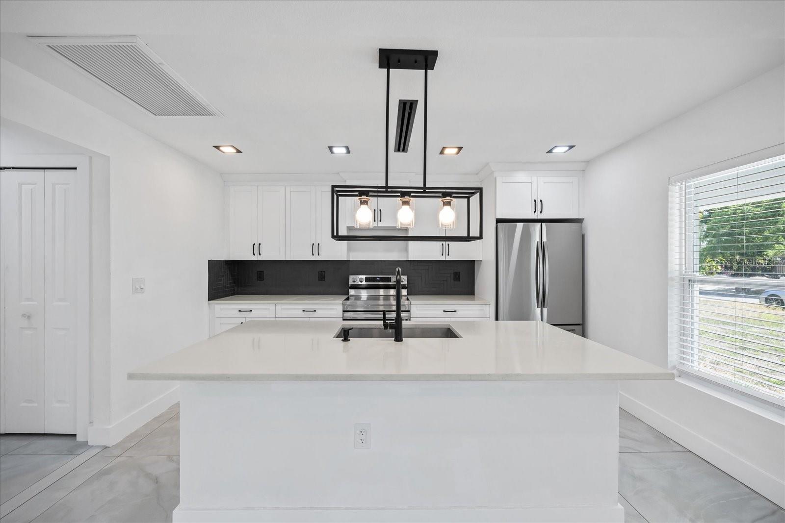 Image 4 of 34 For 10104 Dartmouth Avenue