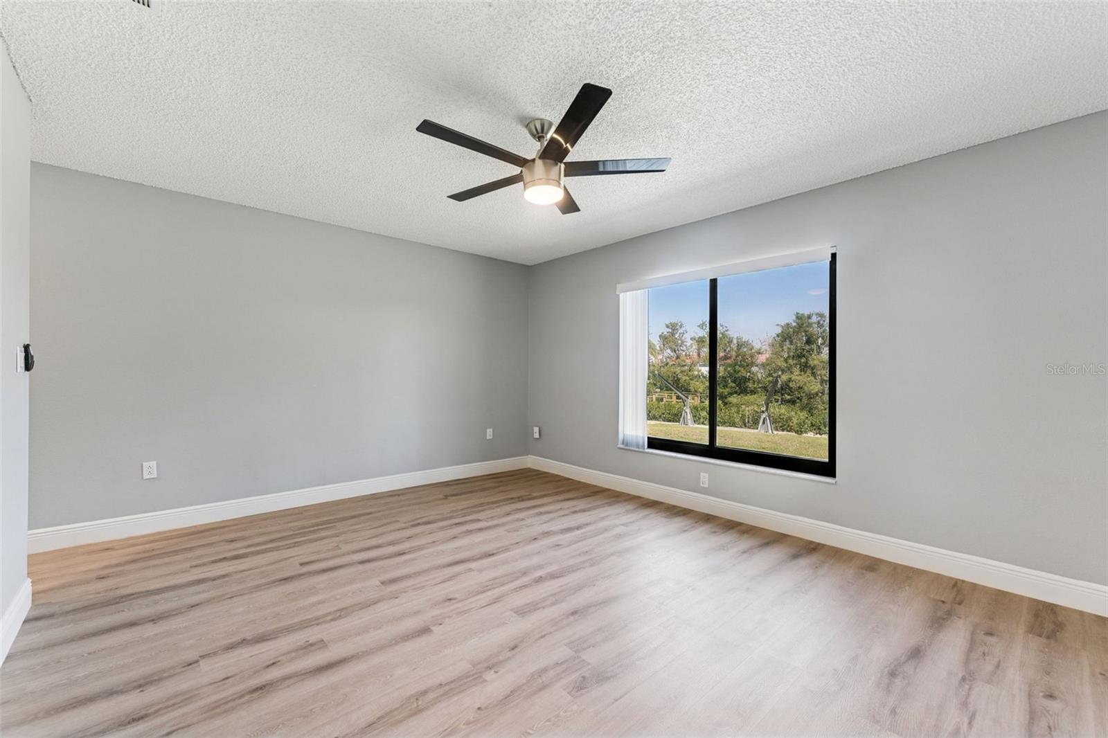 Image 13 of 36 For 3334 Pineview Drive