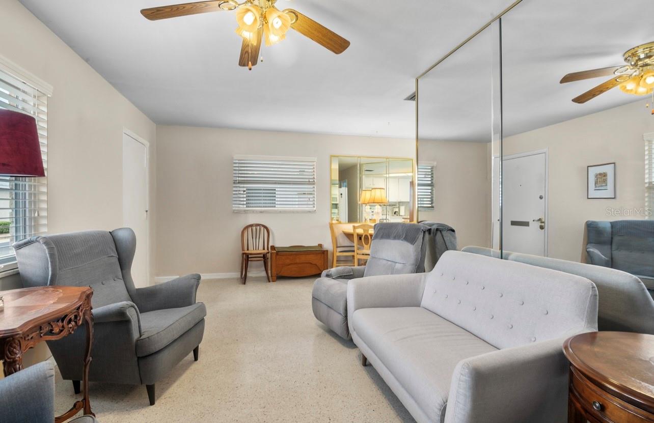 Image 2 of 25 For 12400 Park Boulevard 522