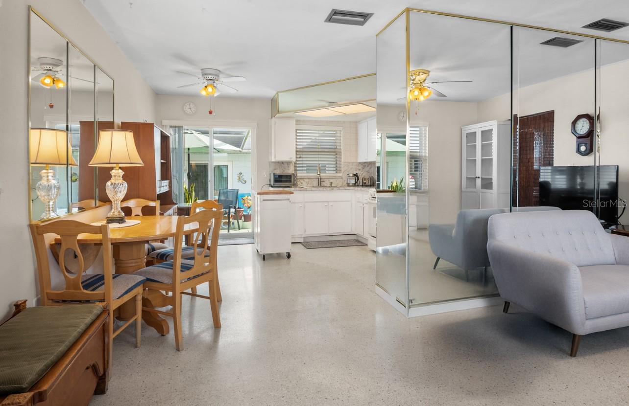 Image 3 of 25 For 12400 Park Boulevard 522