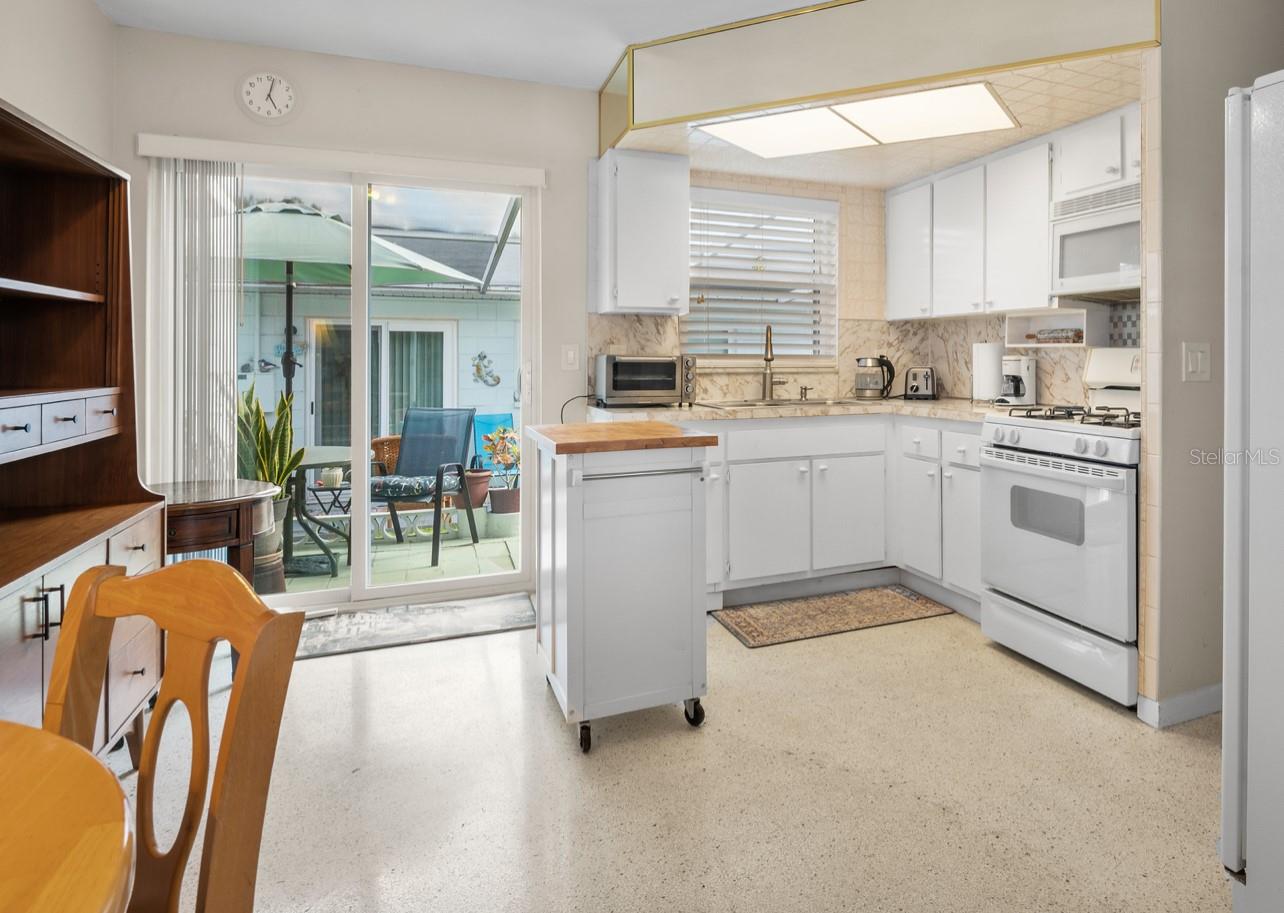 Image 5 of 25 For 12400 Park Boulevard 522