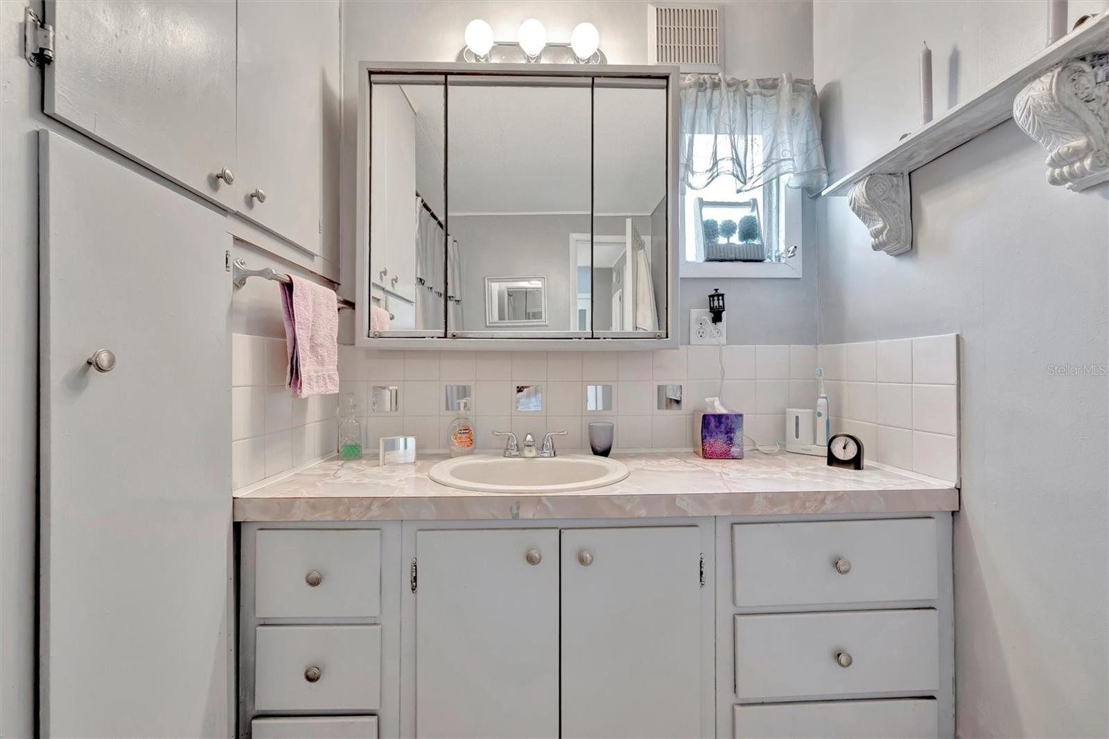 Image 22 of 45 For 123 Saint Kitts Way