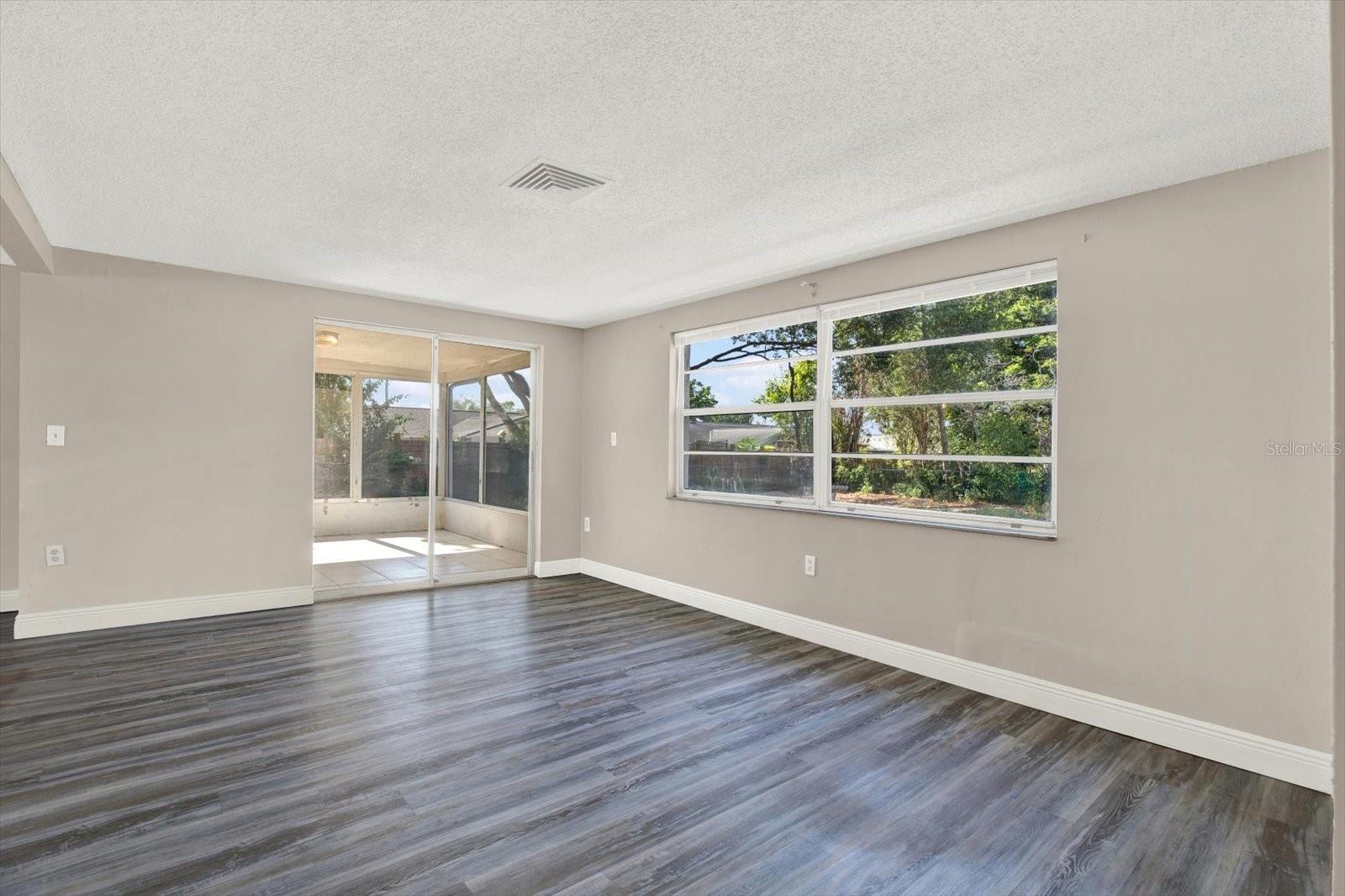 Image 20 of 29 For 6017 6th Avenue