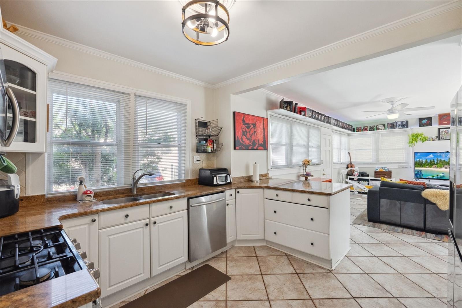 Image 15 of 55 For 920 16th Avenue N