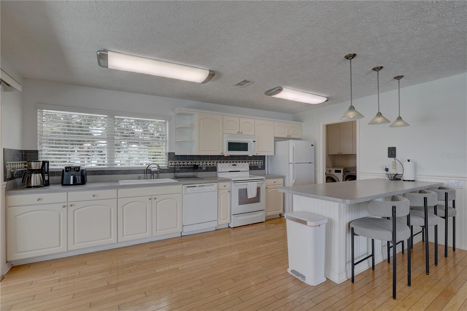 Image 14 of 67 For 9914 Alavista Drive