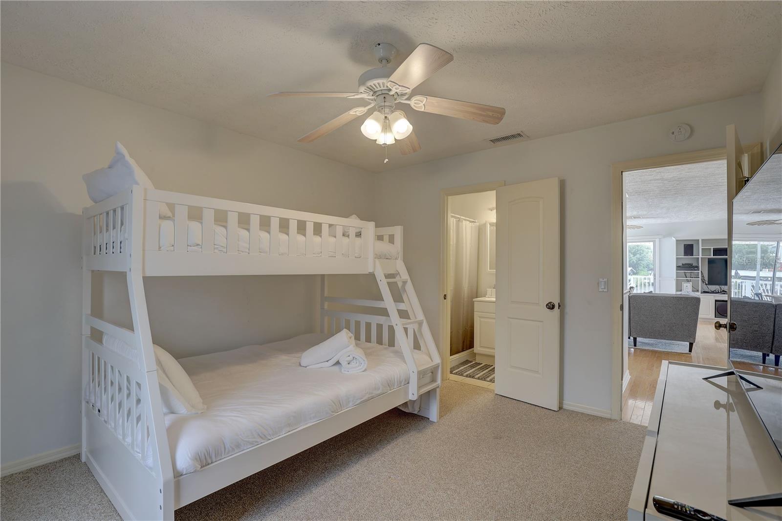 Image 25 of 67 For 9914 Alavista Drive