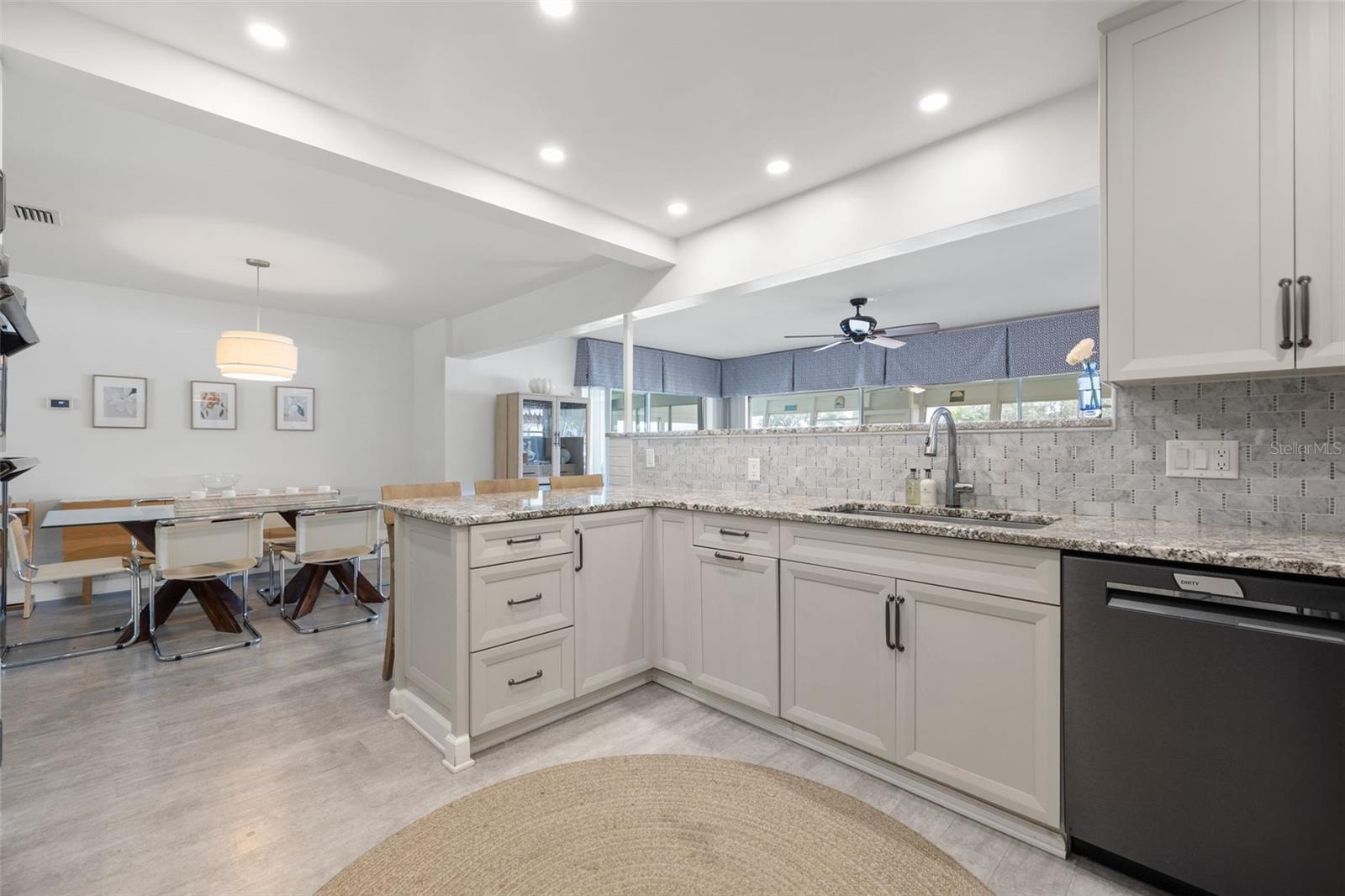 Image 18 of 75 For 1124 35th Avenue Ne