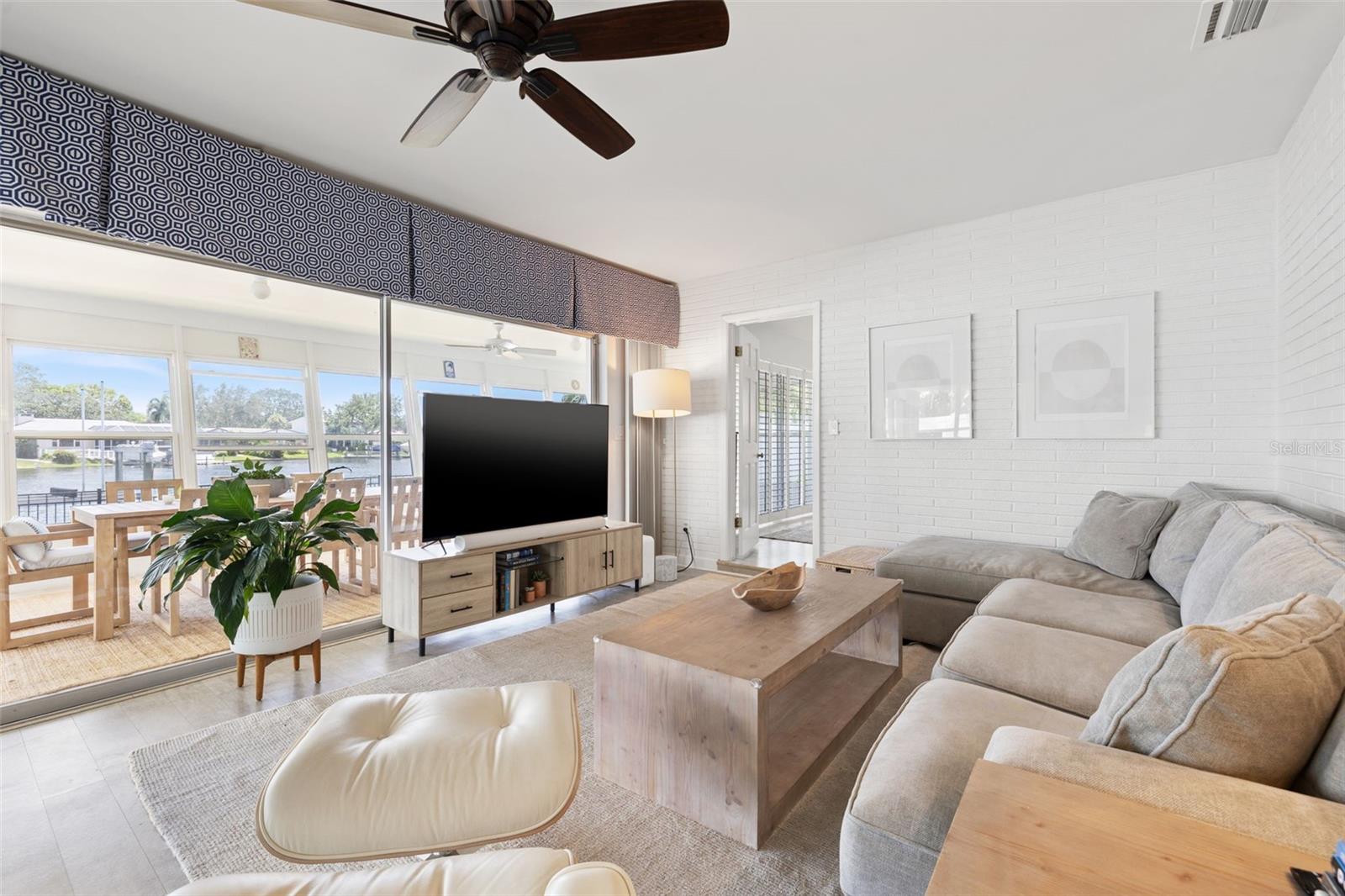 Image 21 of 75 For 1124 35th Avenue Ne