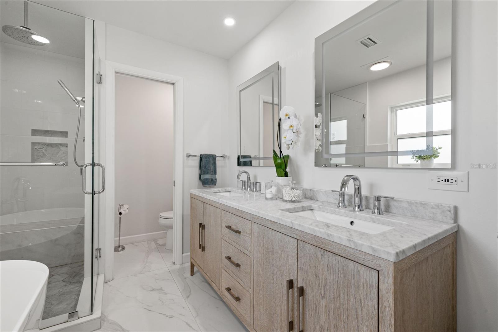 Image 30 of 75 For 1124 35th Avenue Ne