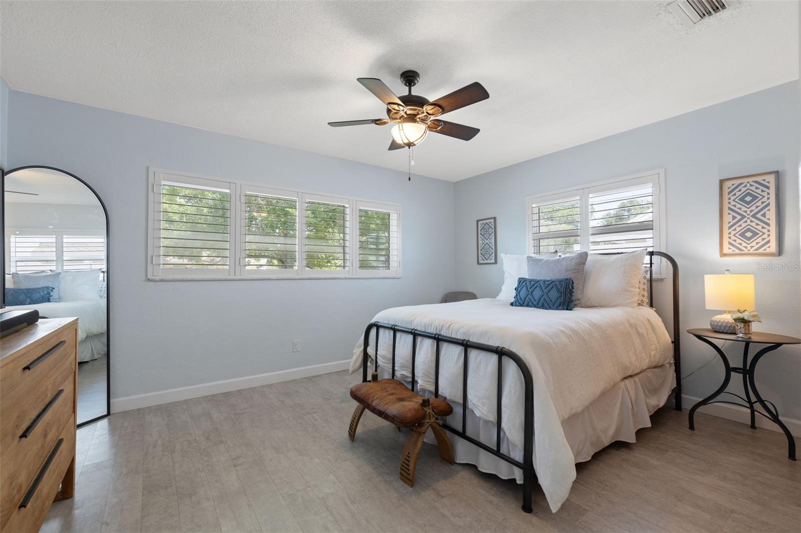 Image 32 of 75 For 1124 35th Avenue Ne