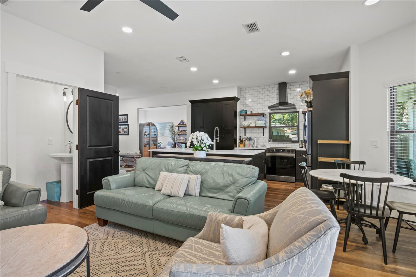 Image 7 of 24 For 3221 Oakellar Avenue