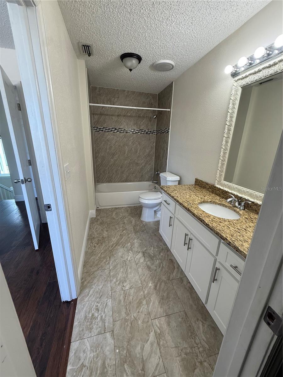 Image 16 of 42 For 10414 Rosemount Drive