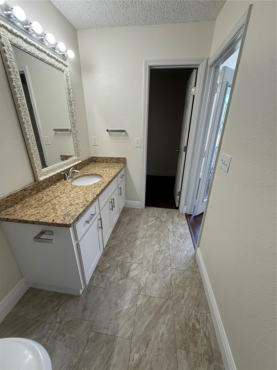 Image 18 of 42 For 10414 Rosemount Drive