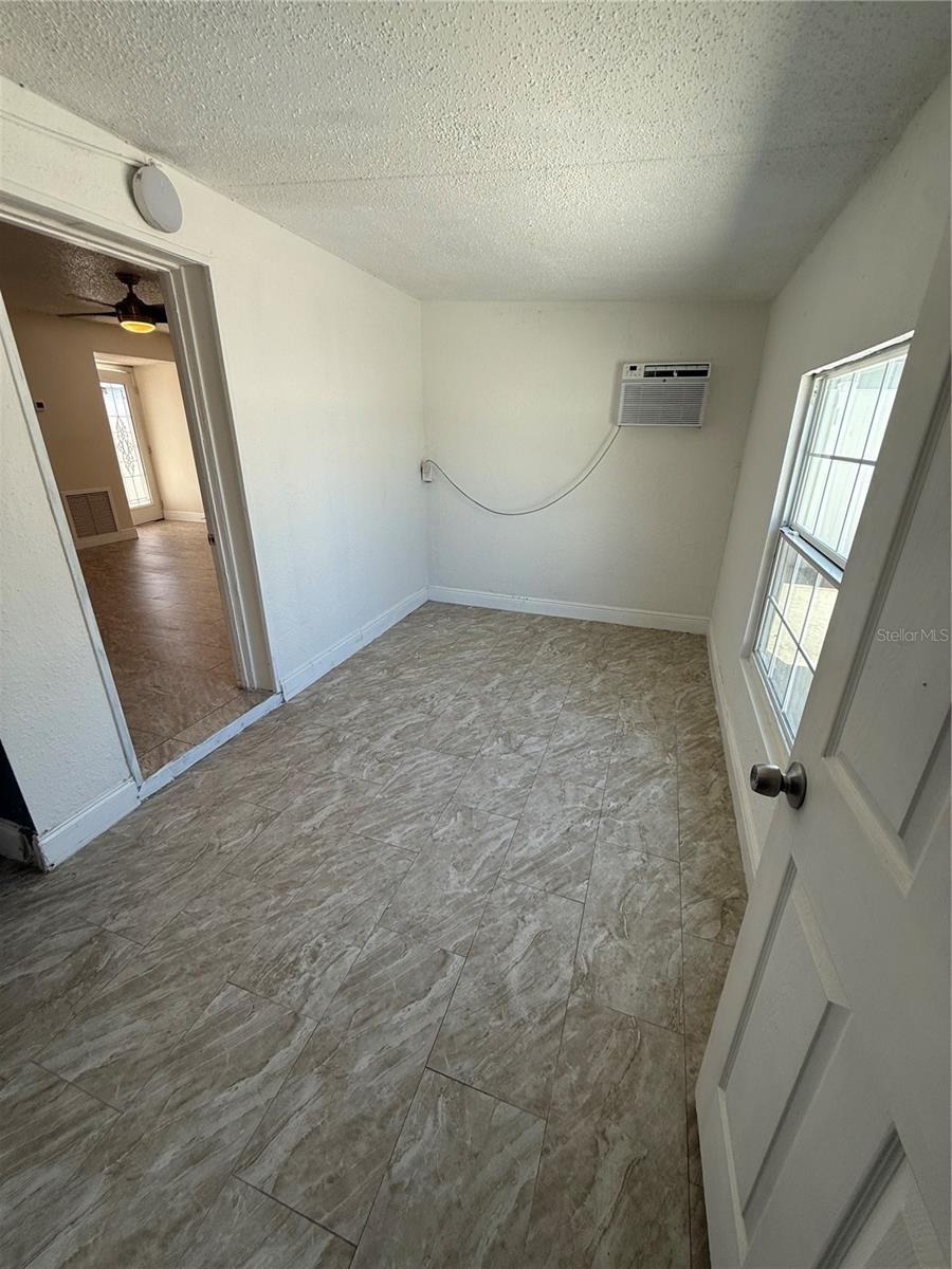 Image 31 of 42 For 10414 Rosemount Drive