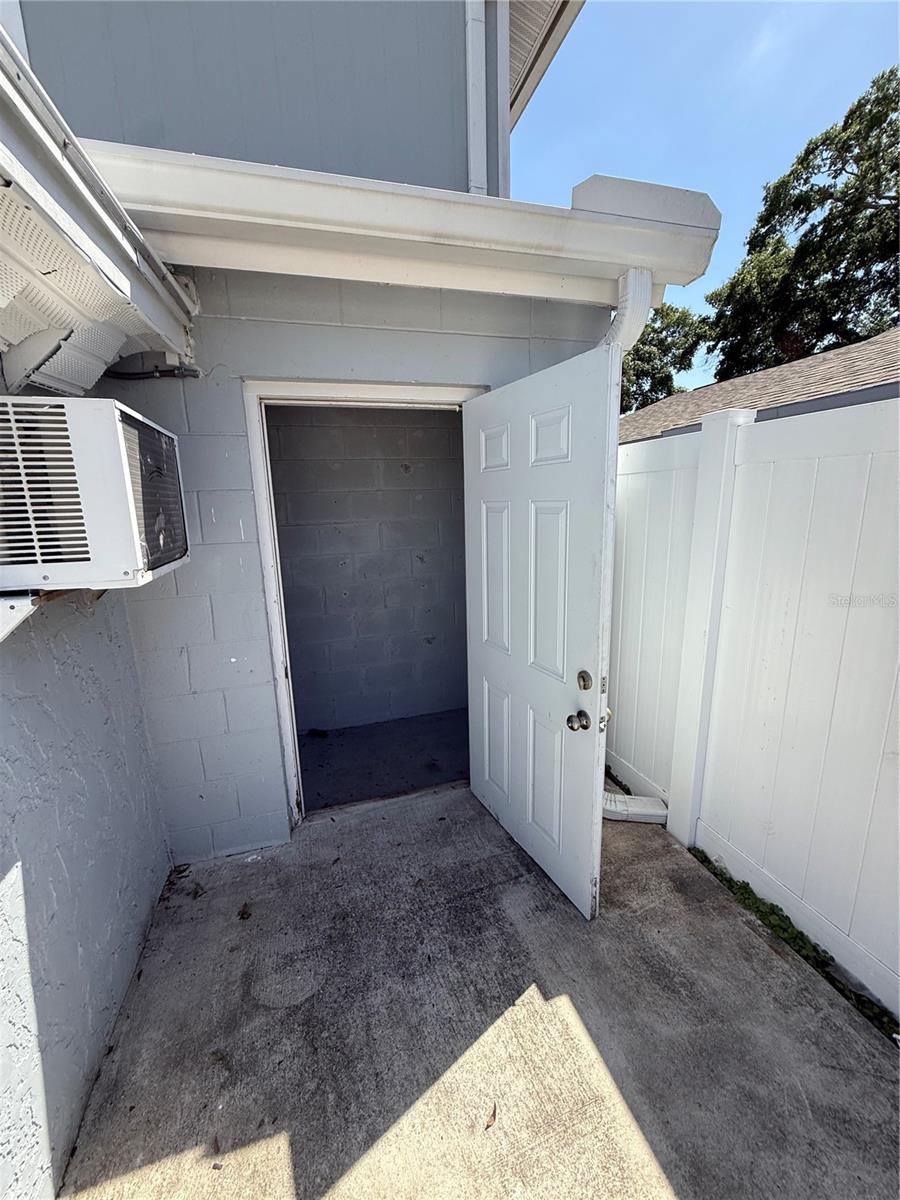 Image 40 of 42 For 10414 Rosemount Drive