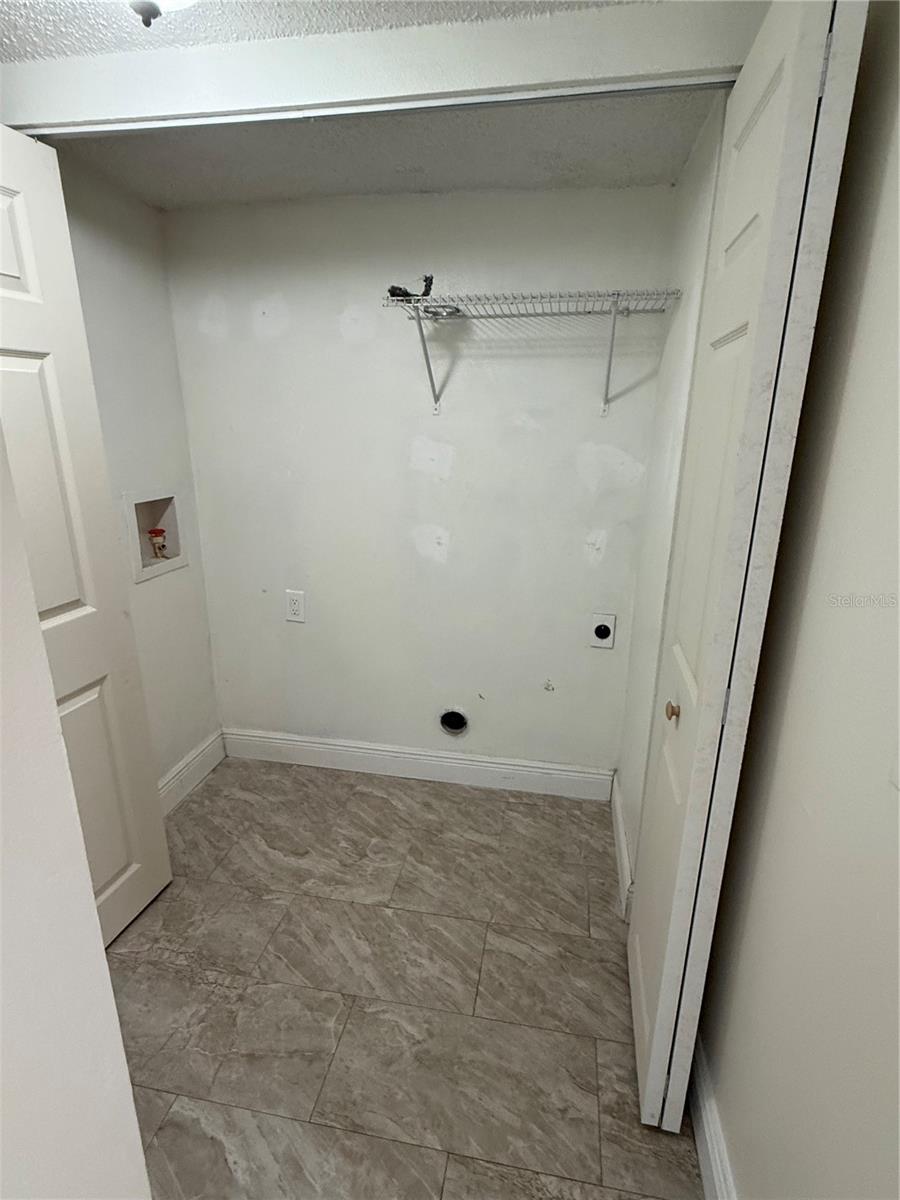 Image 6 of 42 For 10414 Rosemount Drive