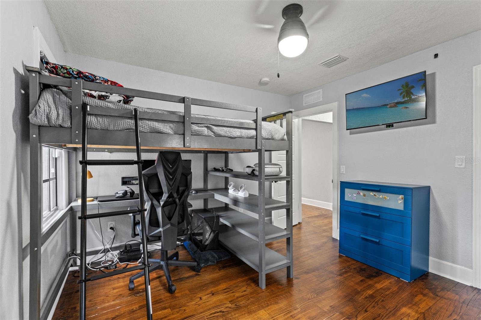 Image 11 of 33 For 921 Coral Street