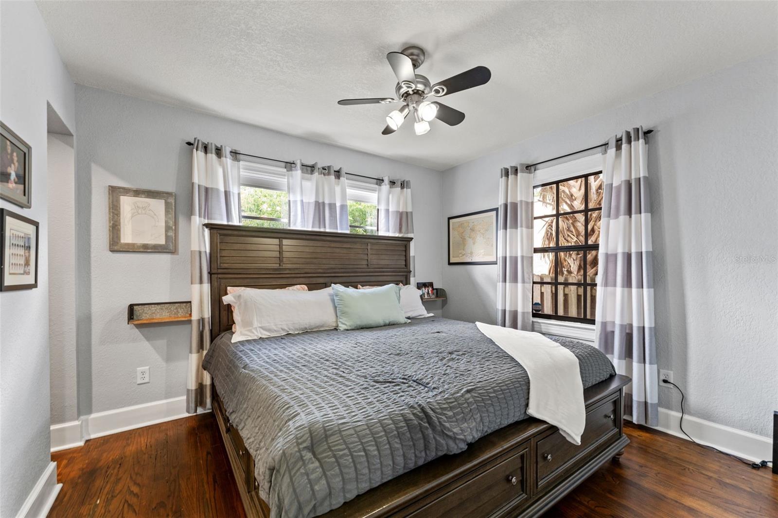 Image 14 of 33 For 921 Coral Street