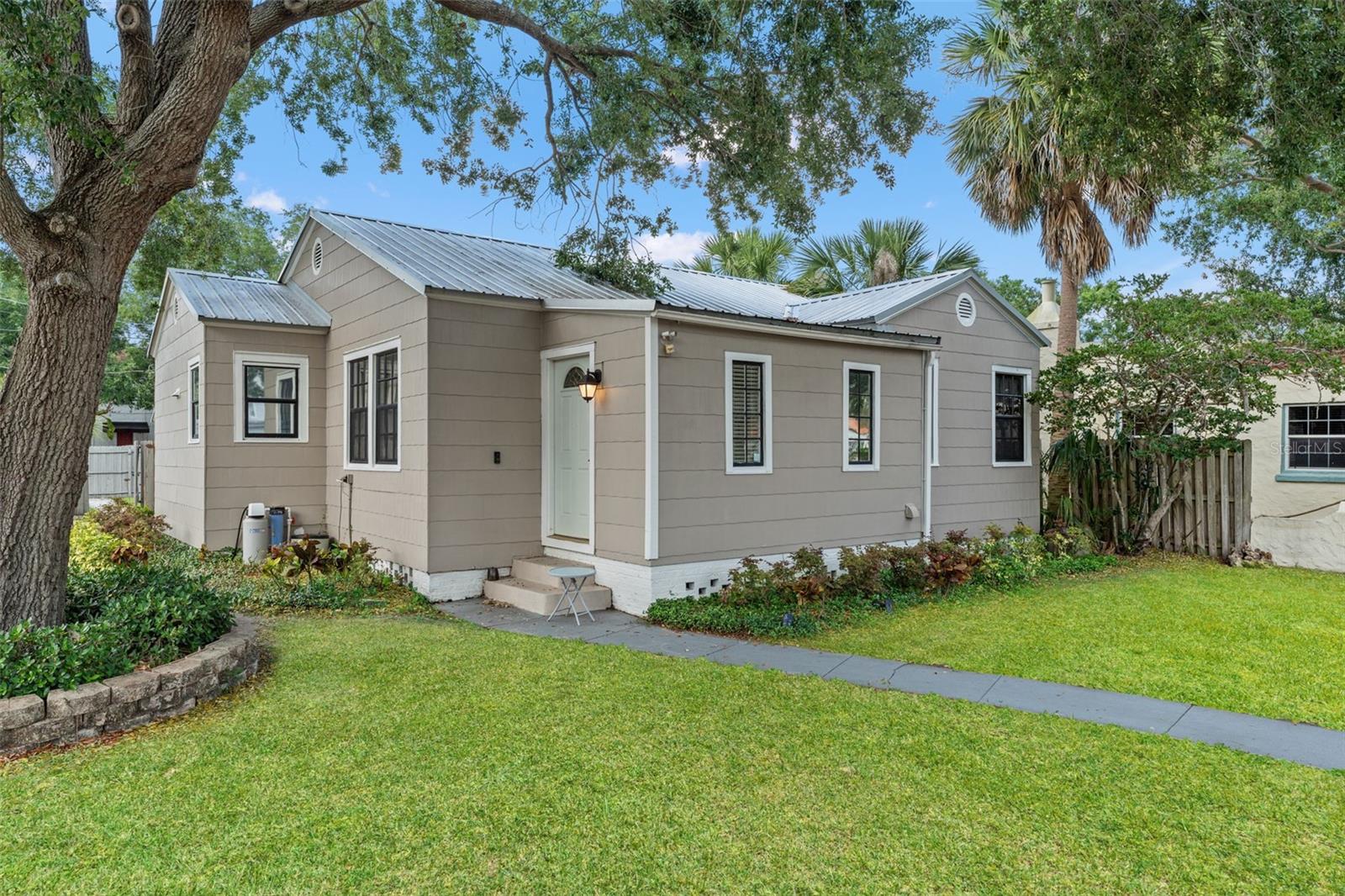 Image 2 of 33 For 921 Coral Street