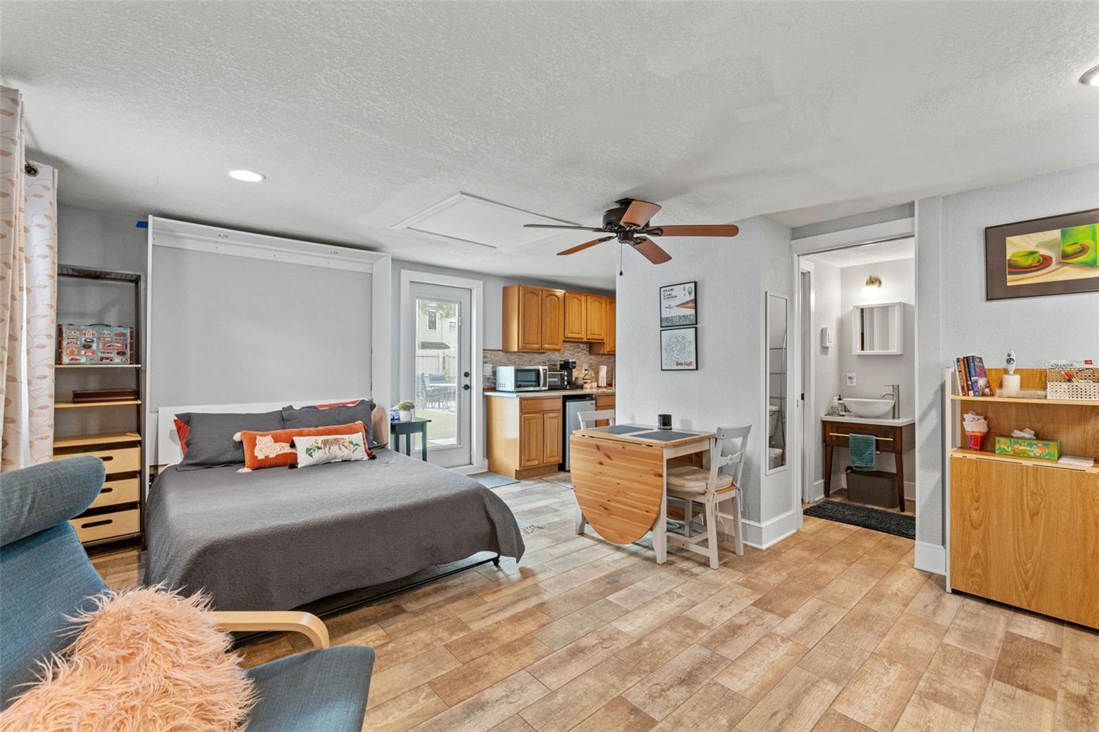 Image 24 of 33 For 921 Coral Street