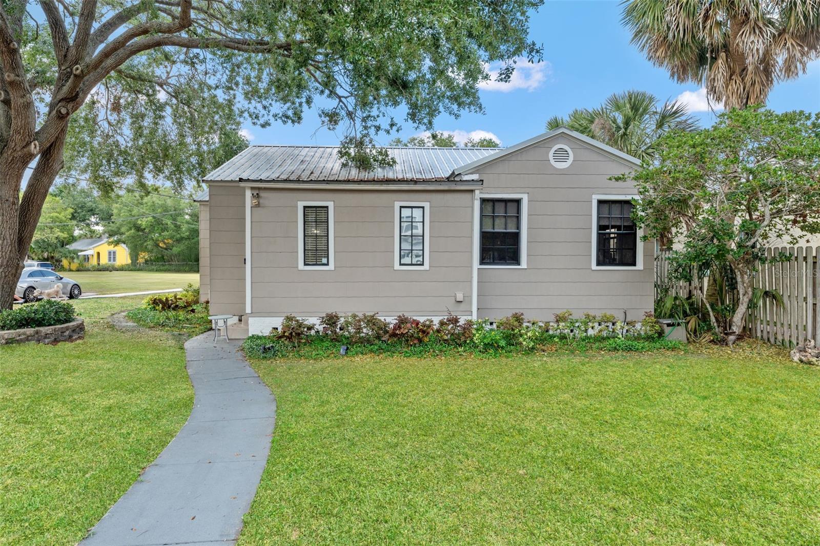 Image 3 of 33 For 921 Coral Street