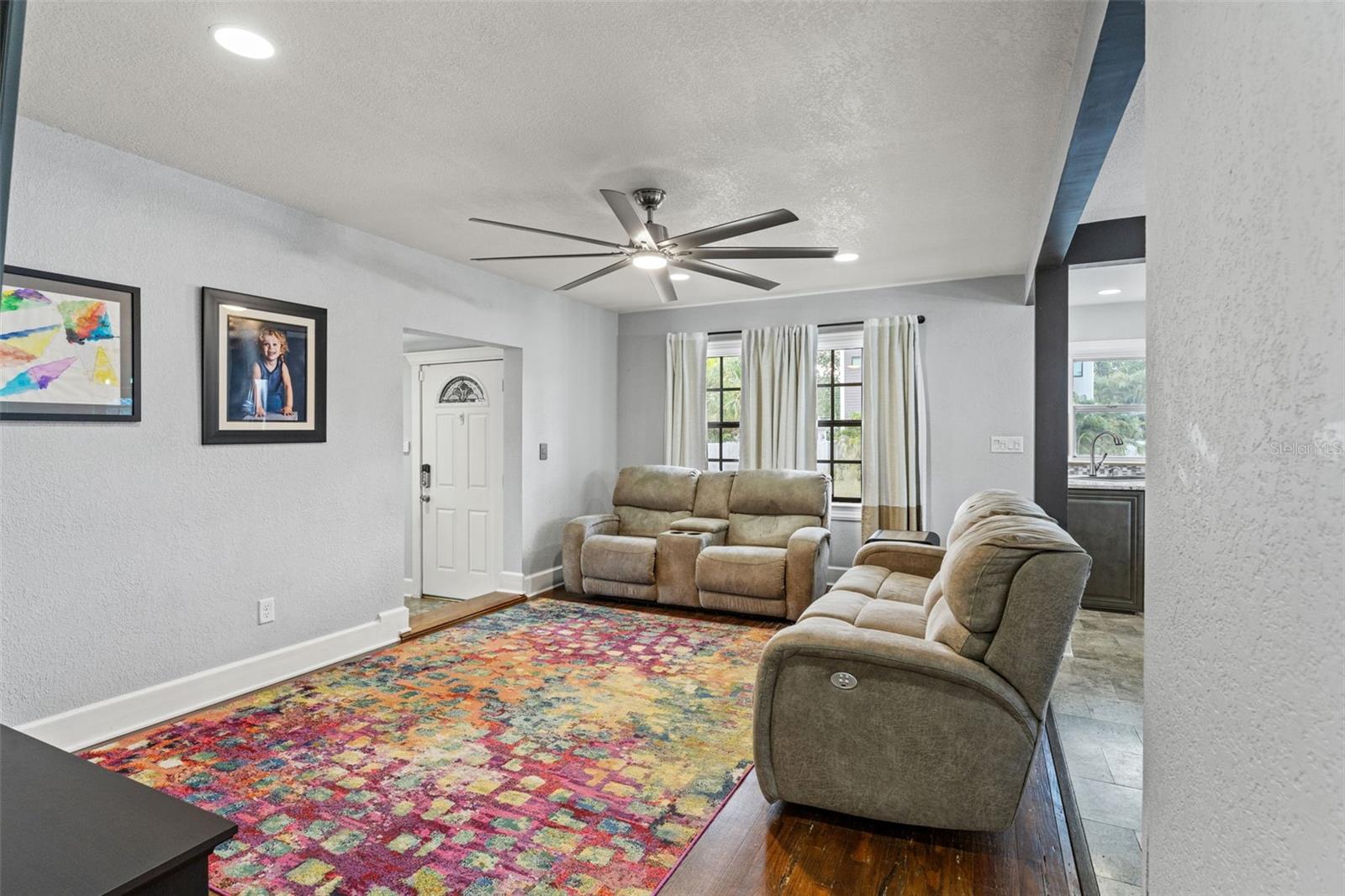 Image 9 of 33 For 921 Coral Street