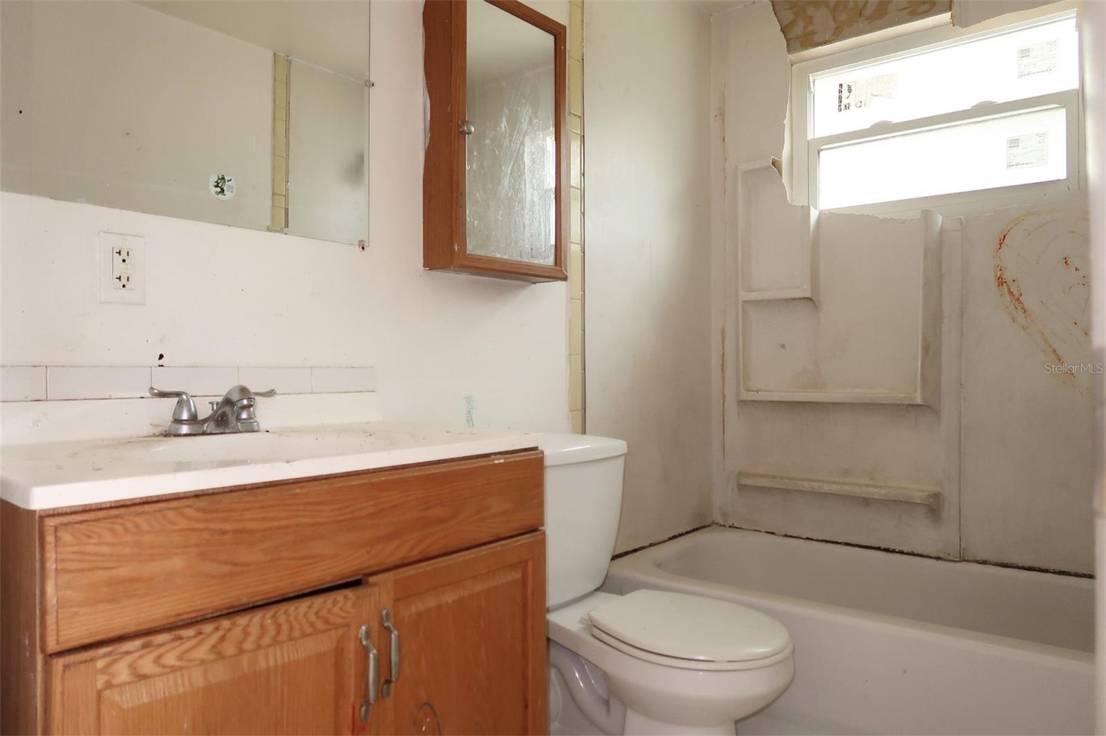 Listing photo id 10 for 4628 58th Avenue N