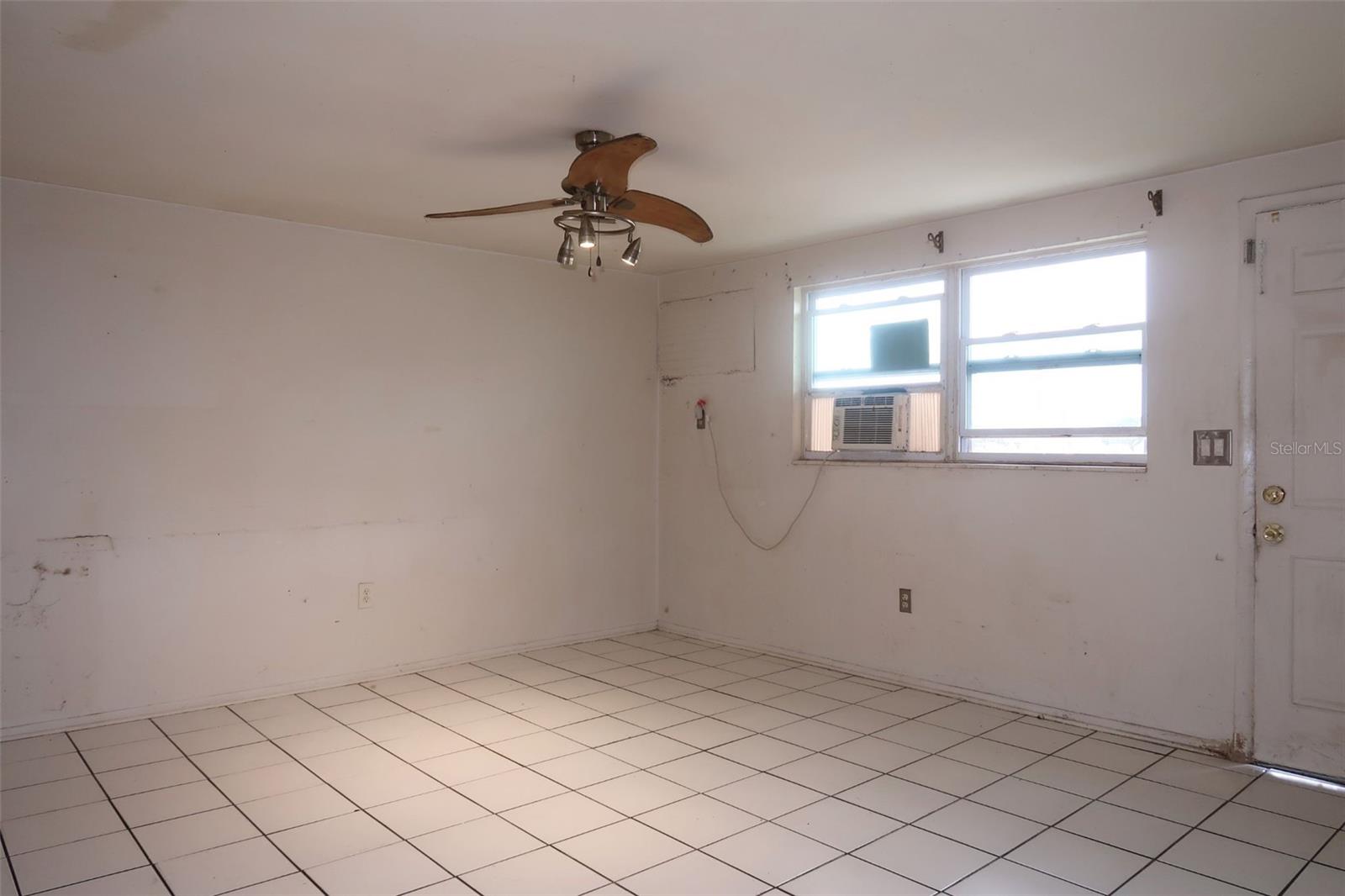 Listing photo id 1 for 4628 58th Avenue N