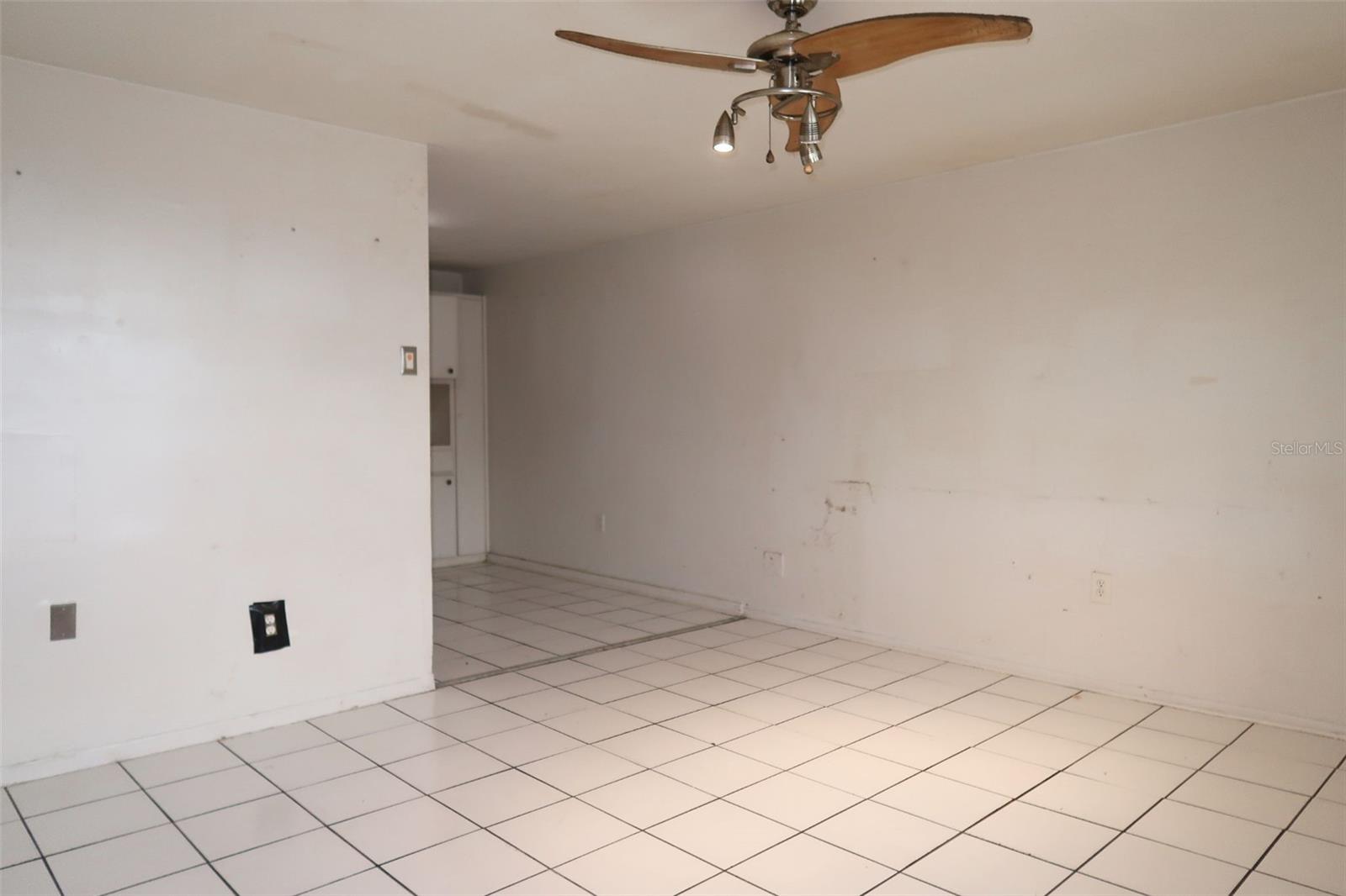 Listing photo id 2 for 4628 58th Avenue N
