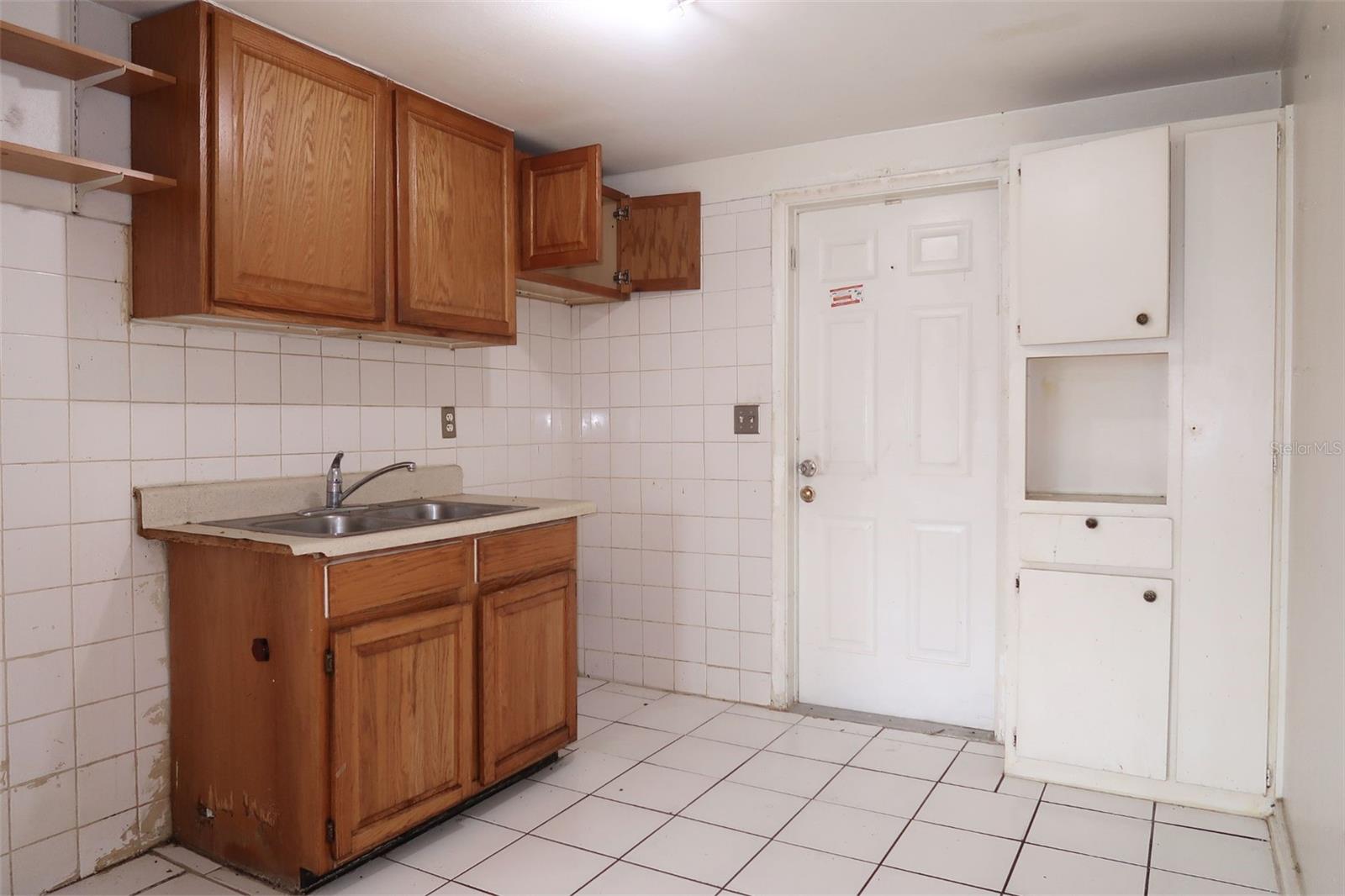 Listing photo id 3 for 4628 58th Avenue N