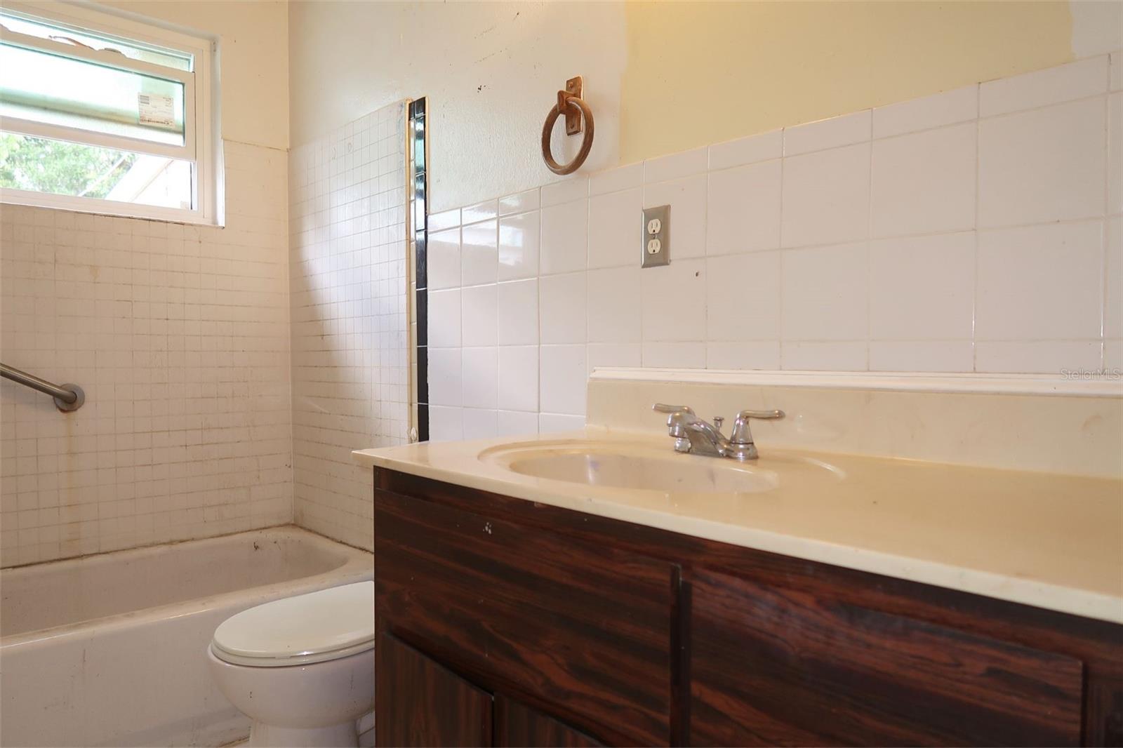 Listing photo id 4 for 4628 58th Avenue N