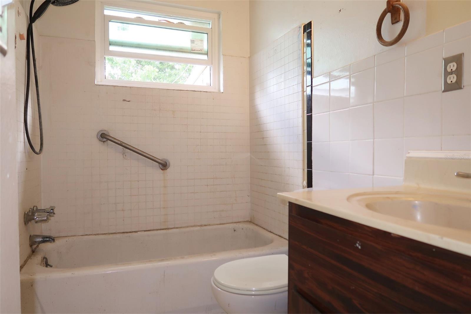 Listing photo id 5 for 4628 58th Avenue N